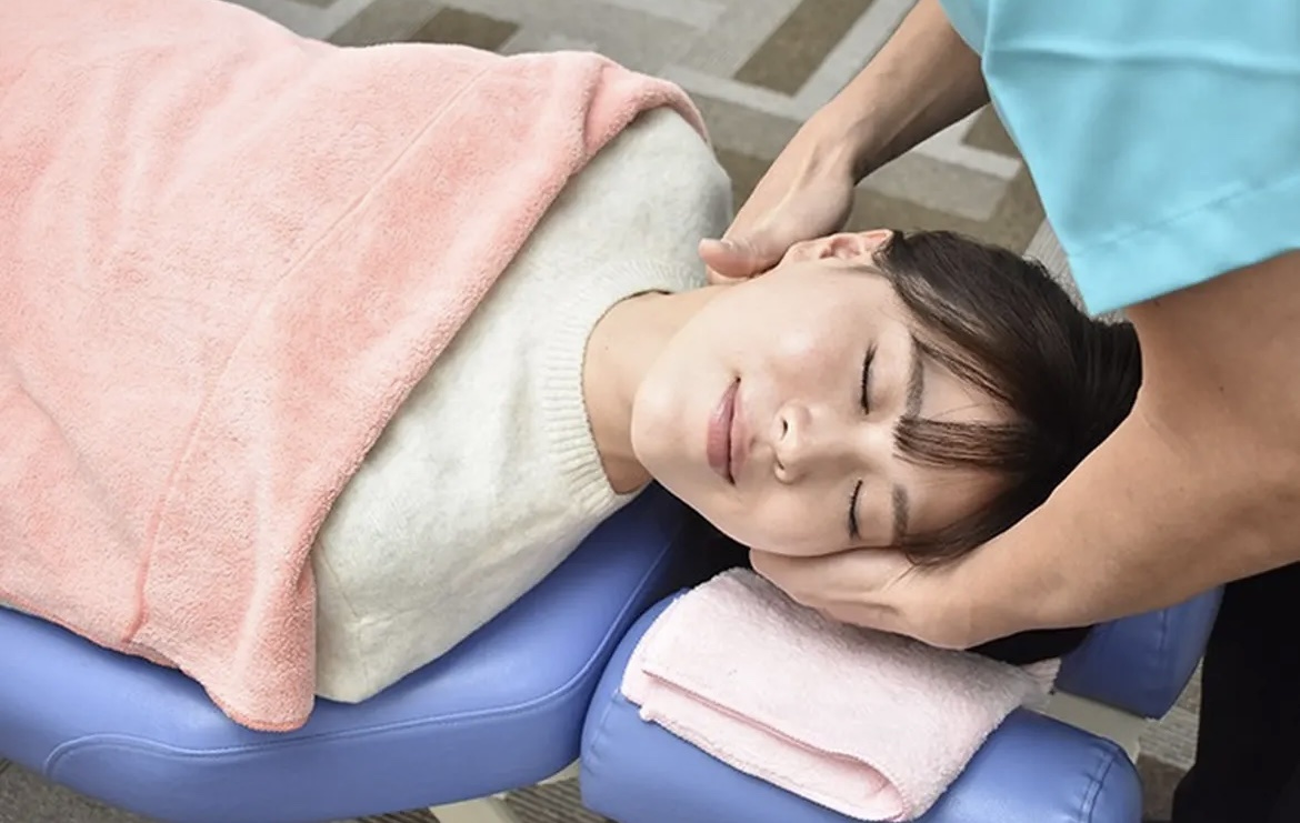 首・頸椎の調整施術